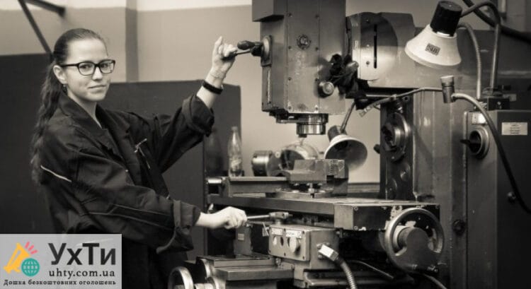 Lathe in Poland | Advertisements UHTI Korosten | zobra-22135