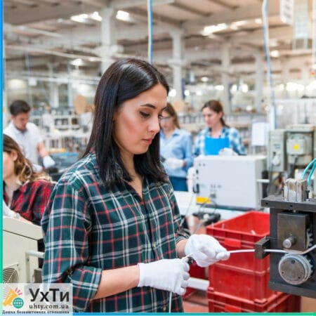 Work on the site, where there are sedentary processes | Advertisement Ukhti Uman | plast-24916