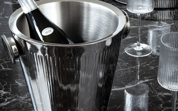 Why decanters and ice buckets are necessary at any holiday | Announcement of UHTA | silver-28136